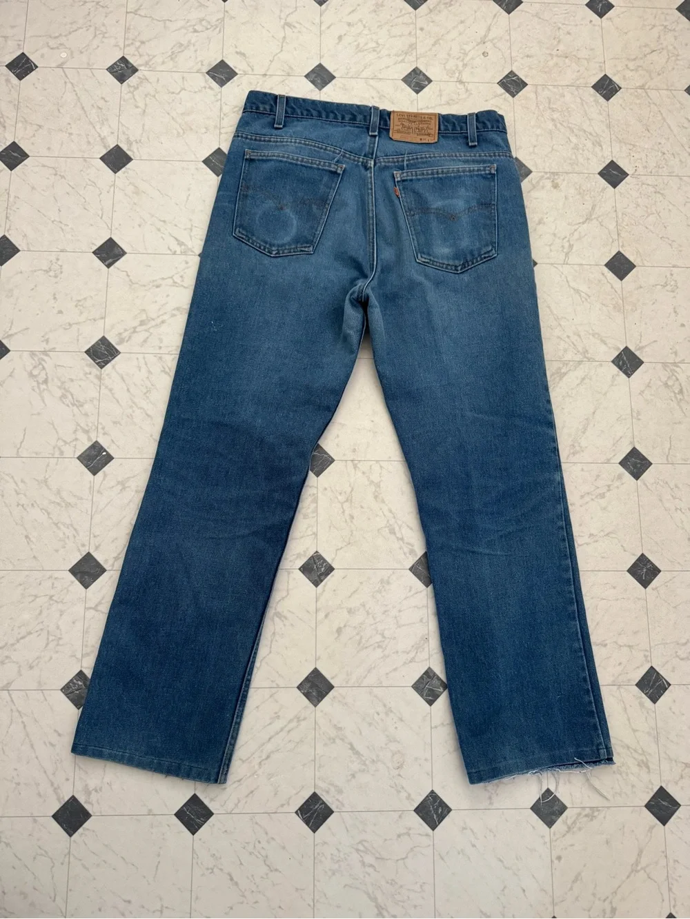 Levi's Men's Straight Indigo Blue Denim Jeans with Leather Patch